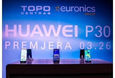 Naktinių prekybos pradžios renginių monopolija baigėsi: naujausių Huawei telefonų įvertinti ir įsigyti susirinko dešimtys fanų